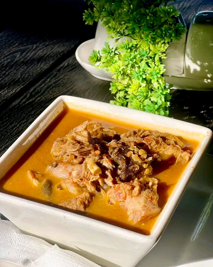 Pepper soup with meat in peppery broth