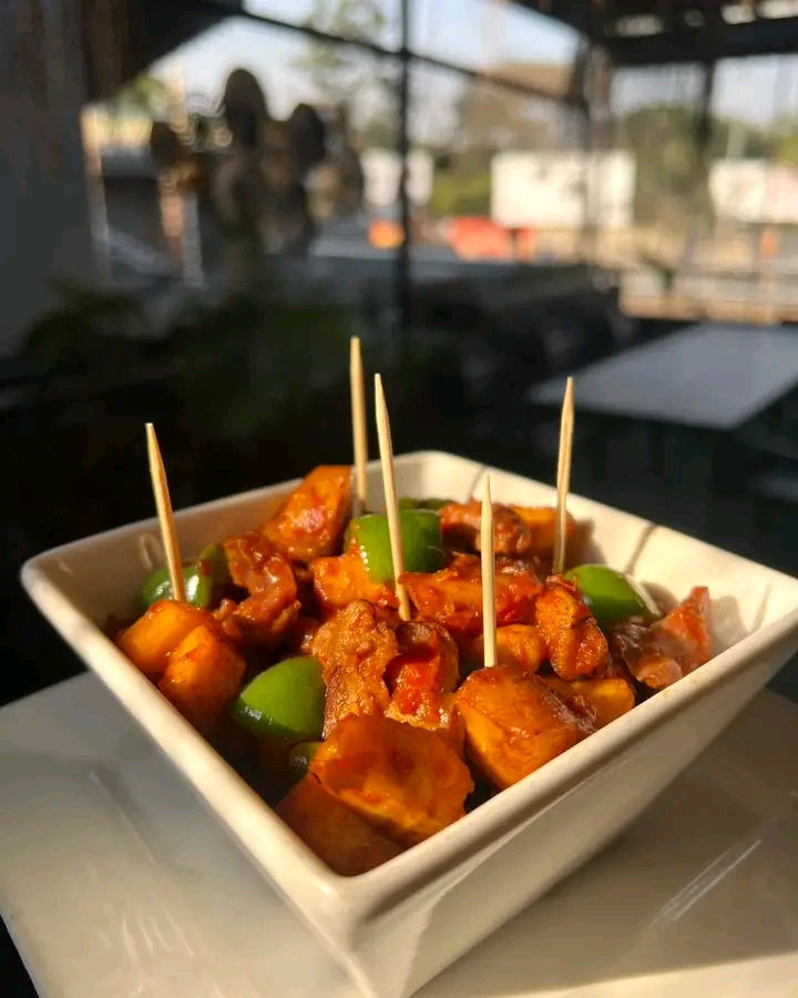 Peppered chicken skewers